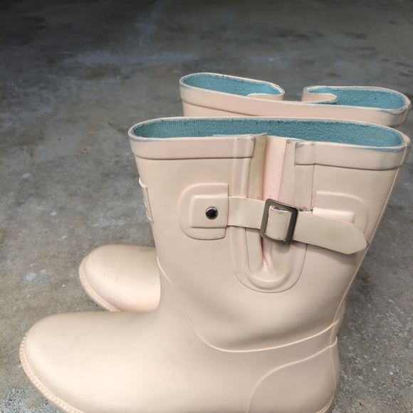 Size 9 Pink Rain Boots - Picture 2 of 6